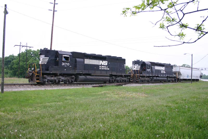 Northbound NS 342 (?) at 32nd st